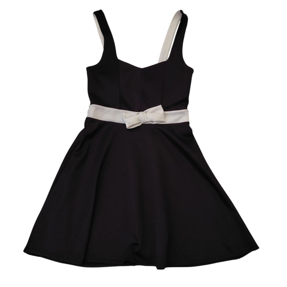 Seductions Dresses & Skirts - Chic Black and White Backless Dress